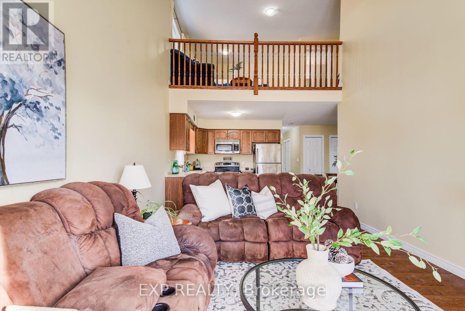 36 Washburn Drive, Guelph, ON - Indoor Photo Showing Living Room