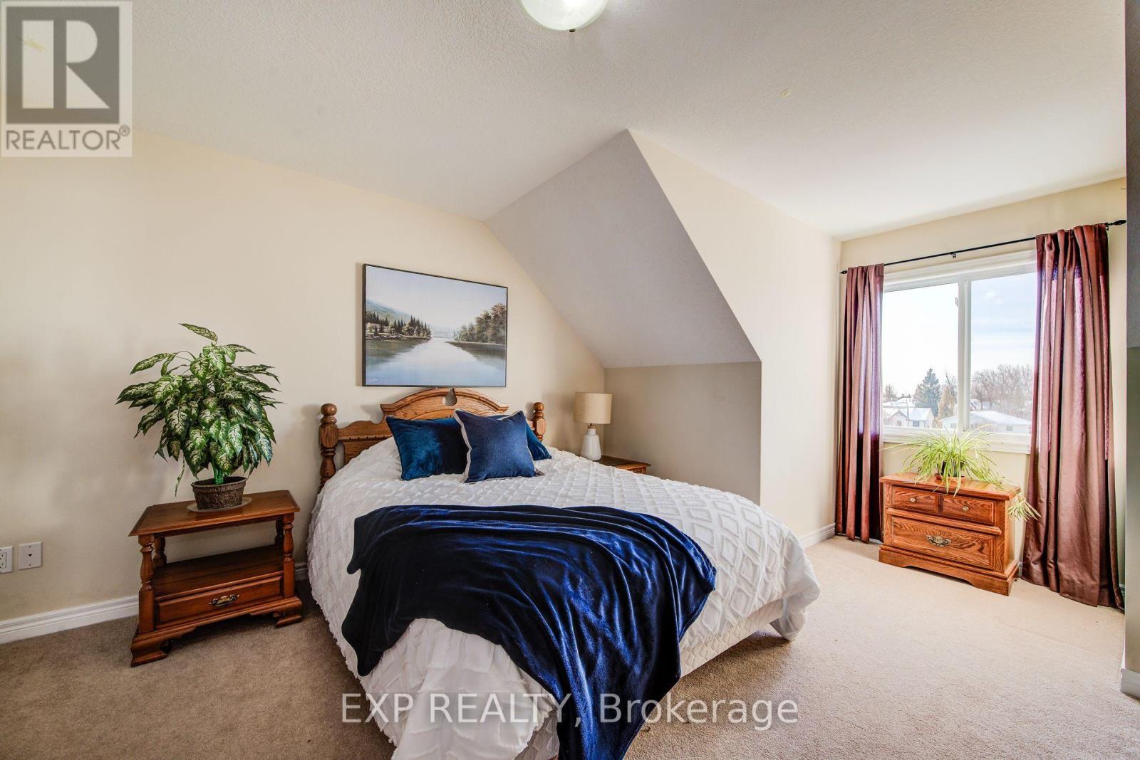 36 Washburn Drive, Guelph, ON - Indoor Photo Showing Bedroom