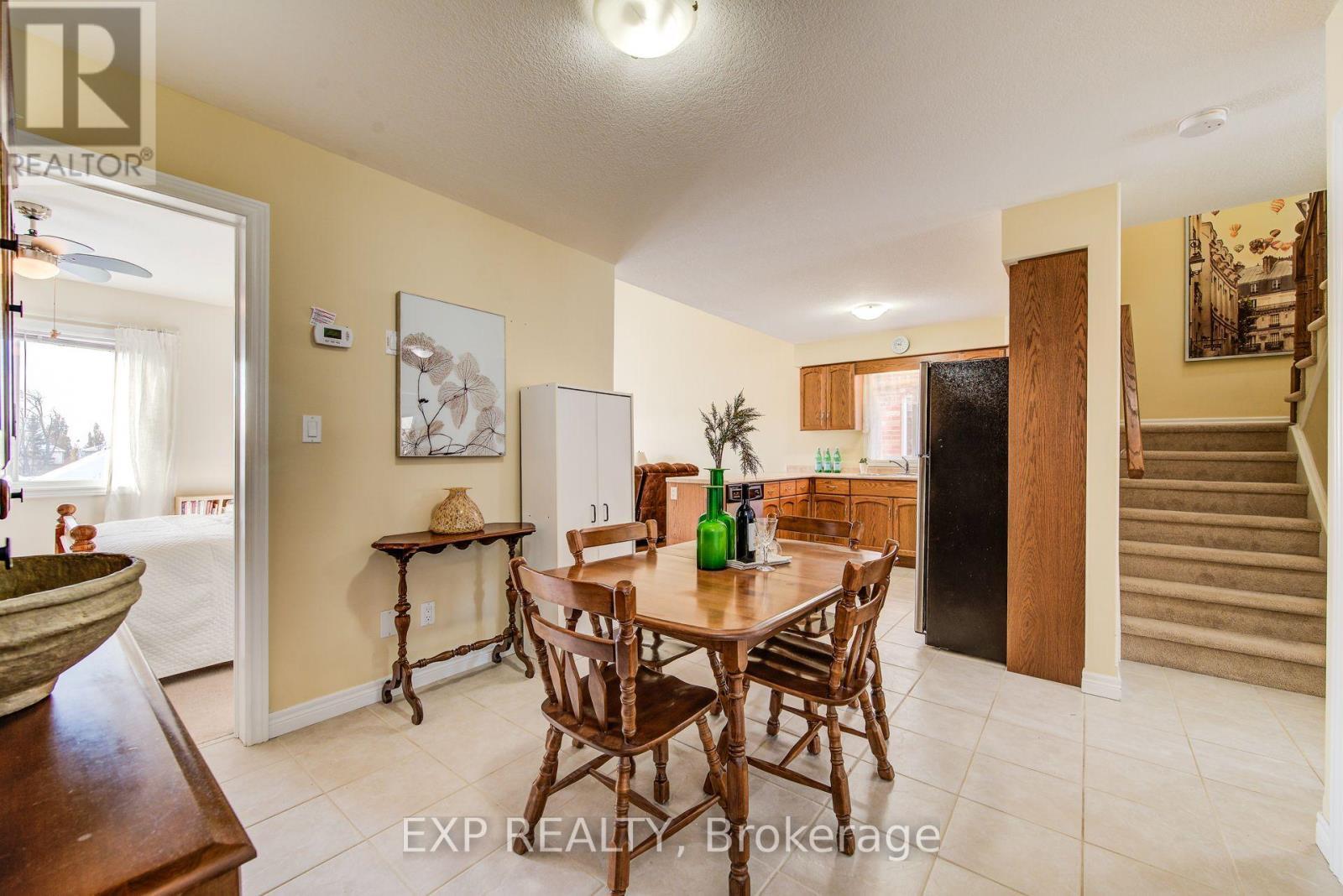 36 Washburn Drive, Guelph, ON - Indoor Photo Showing Dining Room