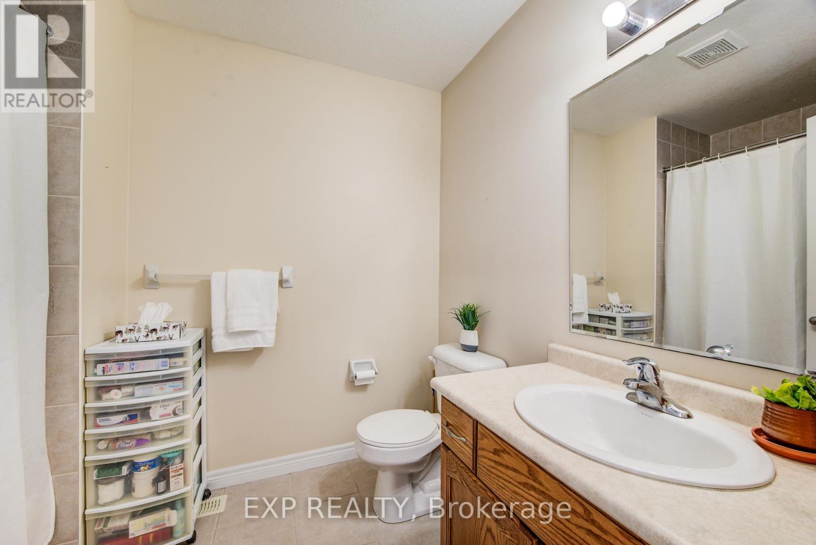 36 Washburn Drive, Guelph, ON - Indoor Photo Showing Bathroom