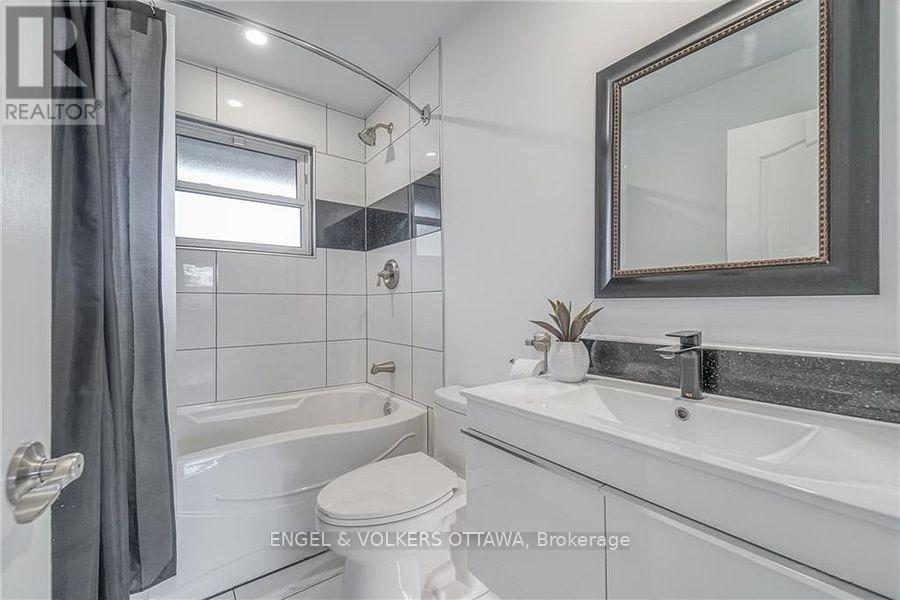 41 Fieldrow Street, Ottawa, ON - Indoor Photo Showing Bathroom