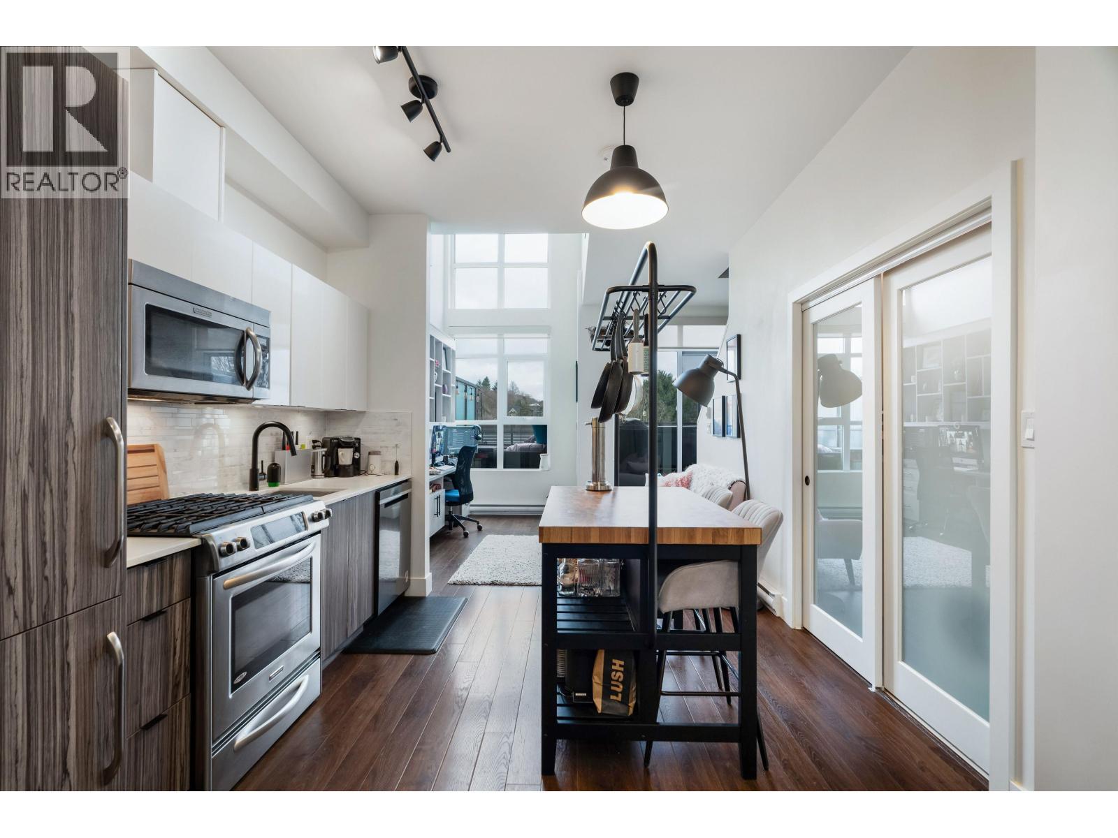 404 2250 Commercial Drive, Vancouver, BC - Indoor Photo Showing Kitchen With Stainless Steel Kitchen With Upgraded Kitchen