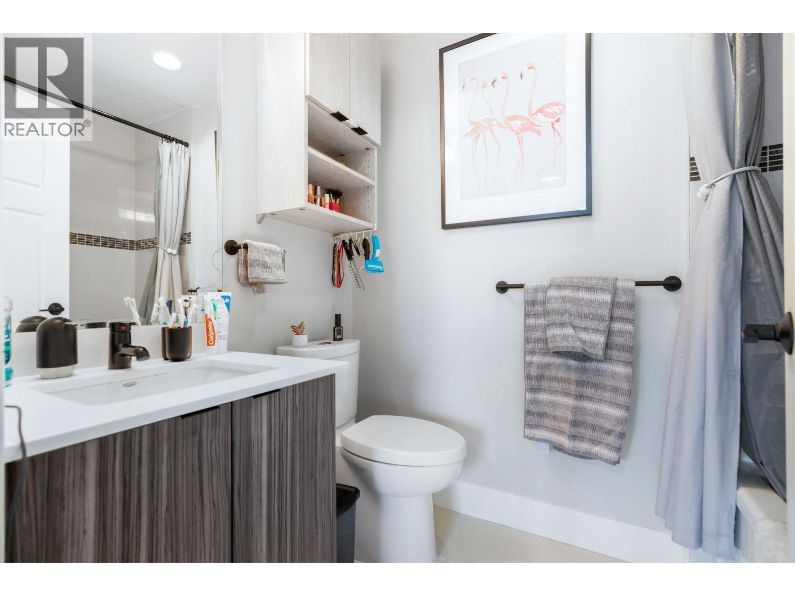 404 2250 Commercial Drive, Vancouver, BC - Indoor Photo Showing Bathroom
