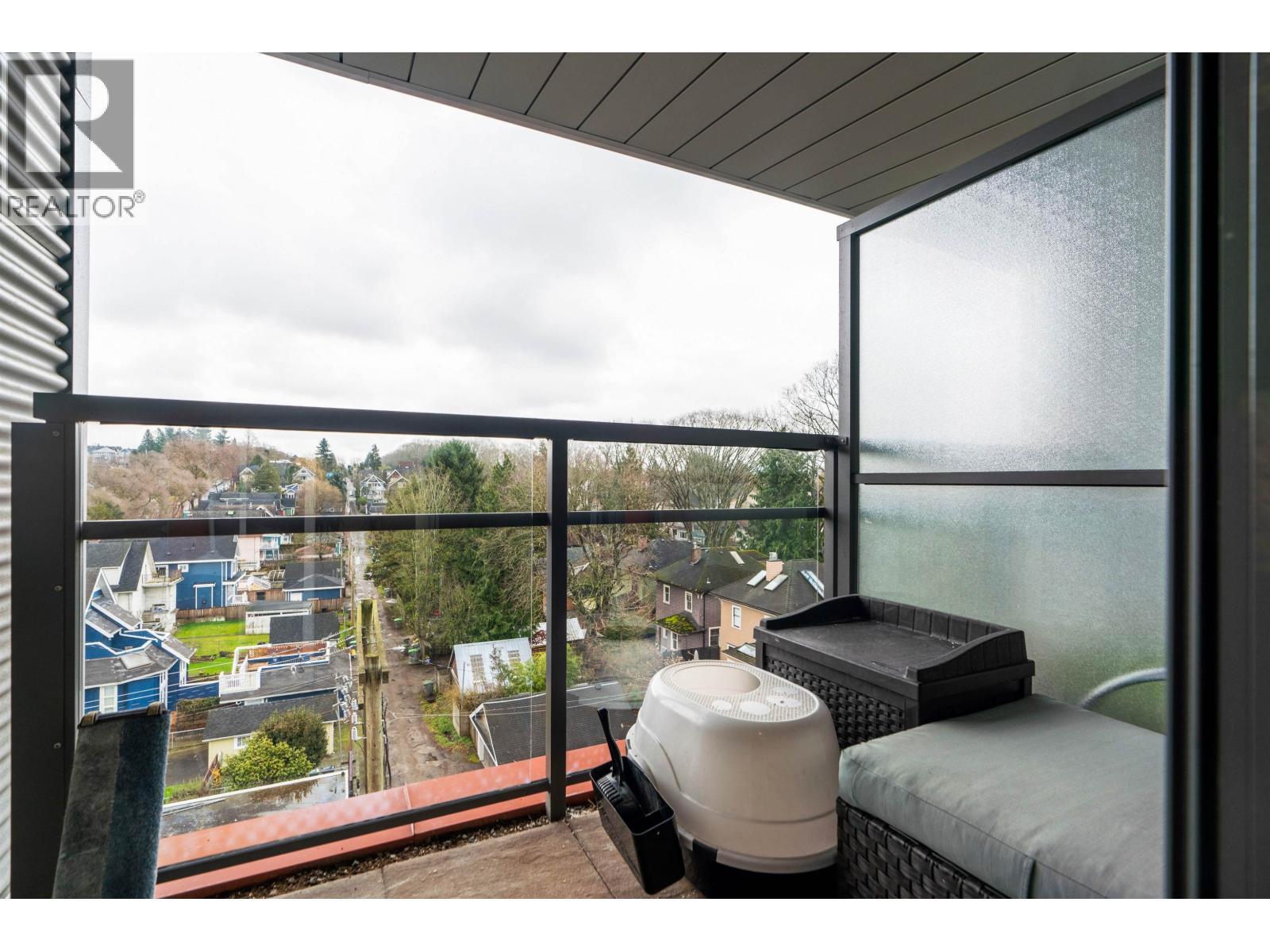 404 2250 Commercial Drive, Vancouver, BC - With Balcony With View With Exterior
