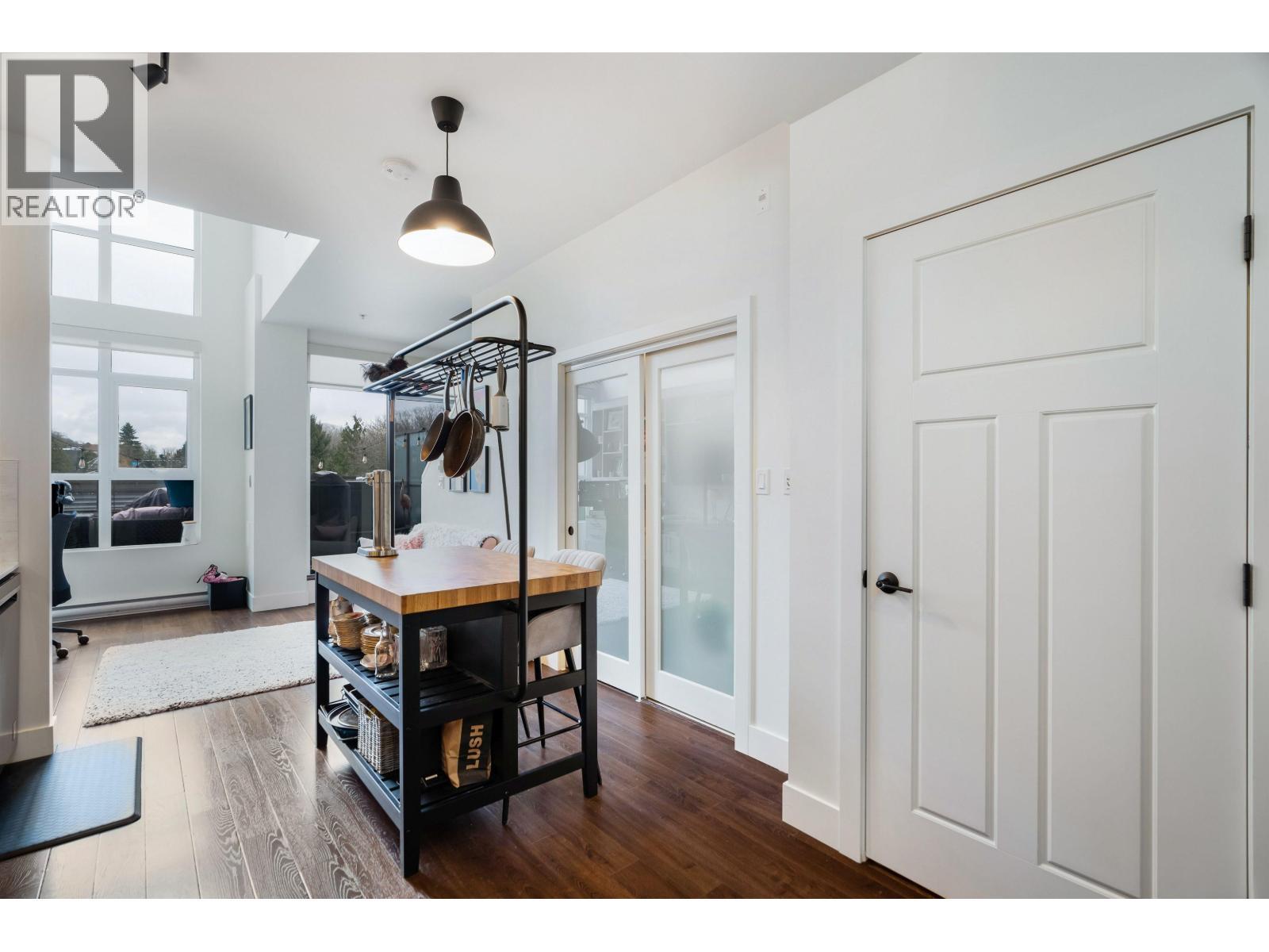 404 2250 Commercial Drive, Vancouver, BC - Indoor