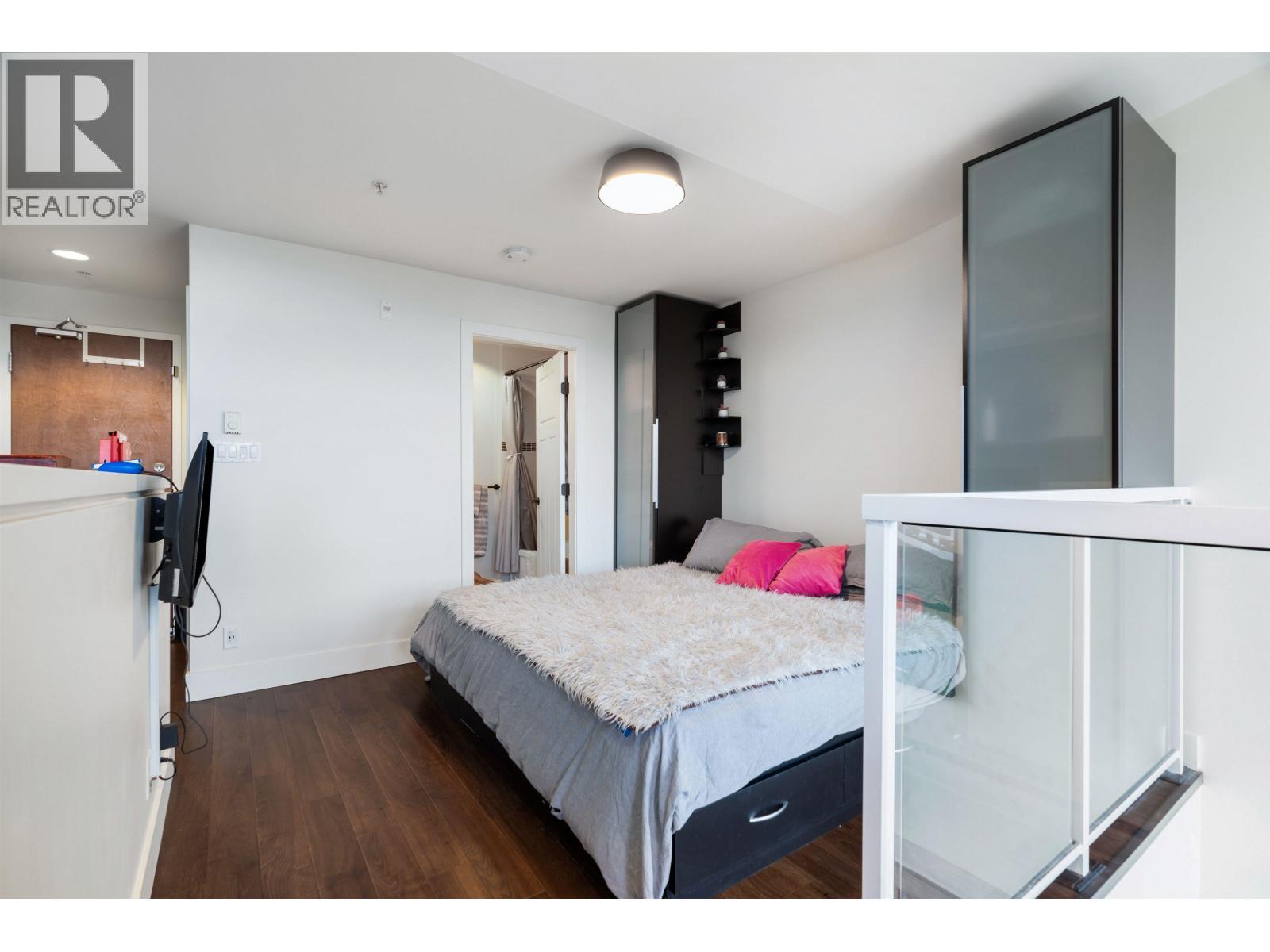 404 2250 Commercial Drive, Vancouver, BC - Indoor Photo Showing Bedroom