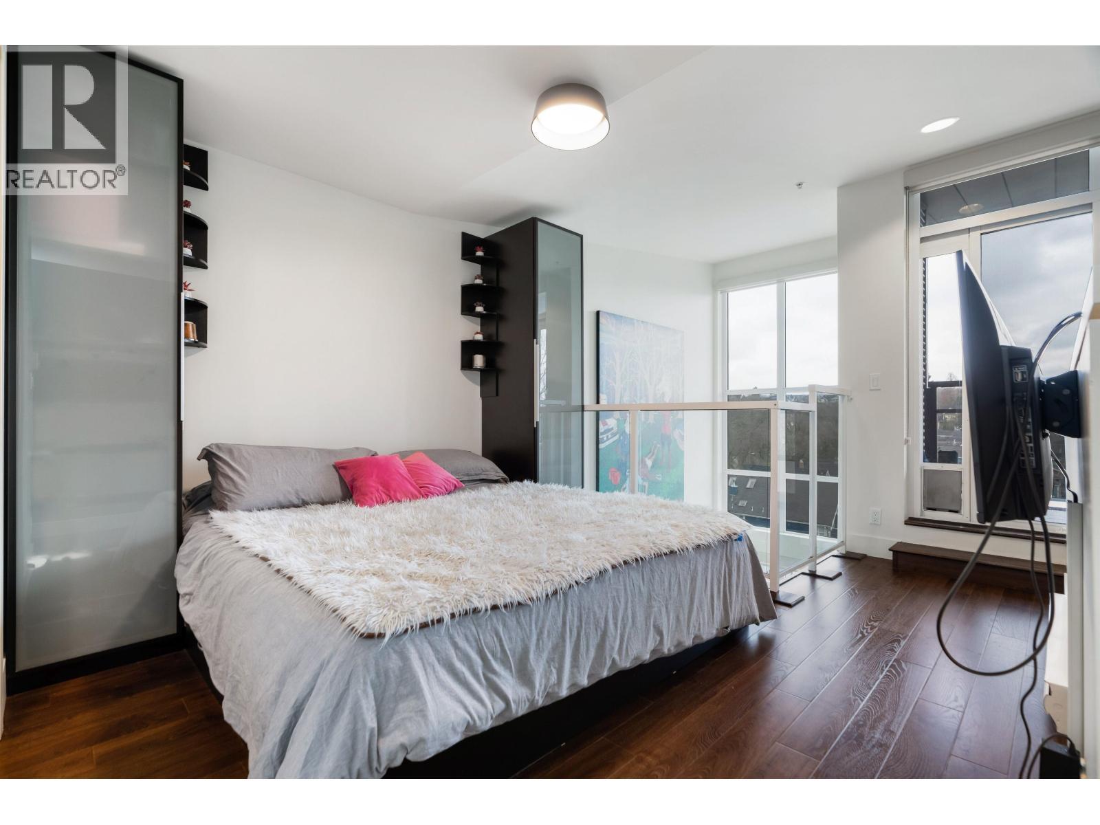 404 2250 Commercial Drive, Vancouver, BC - Indoor Photo Showing Bedroom