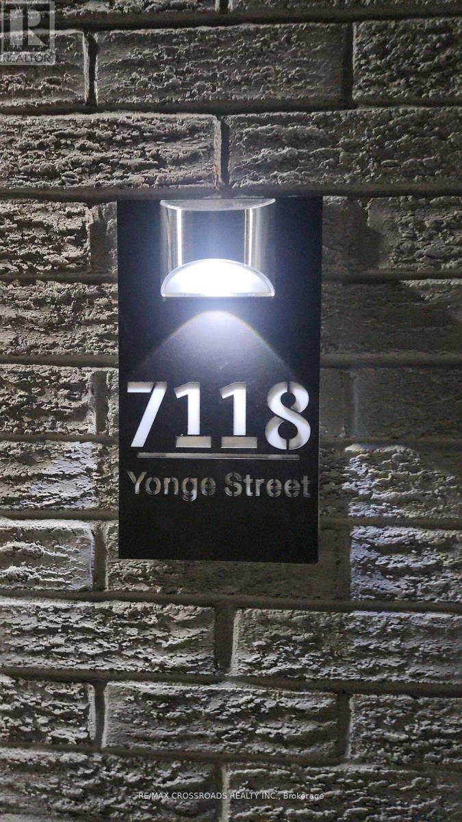 7118 Yonge Street, Innisfil, ON - Indoor Photo Showing Other Room