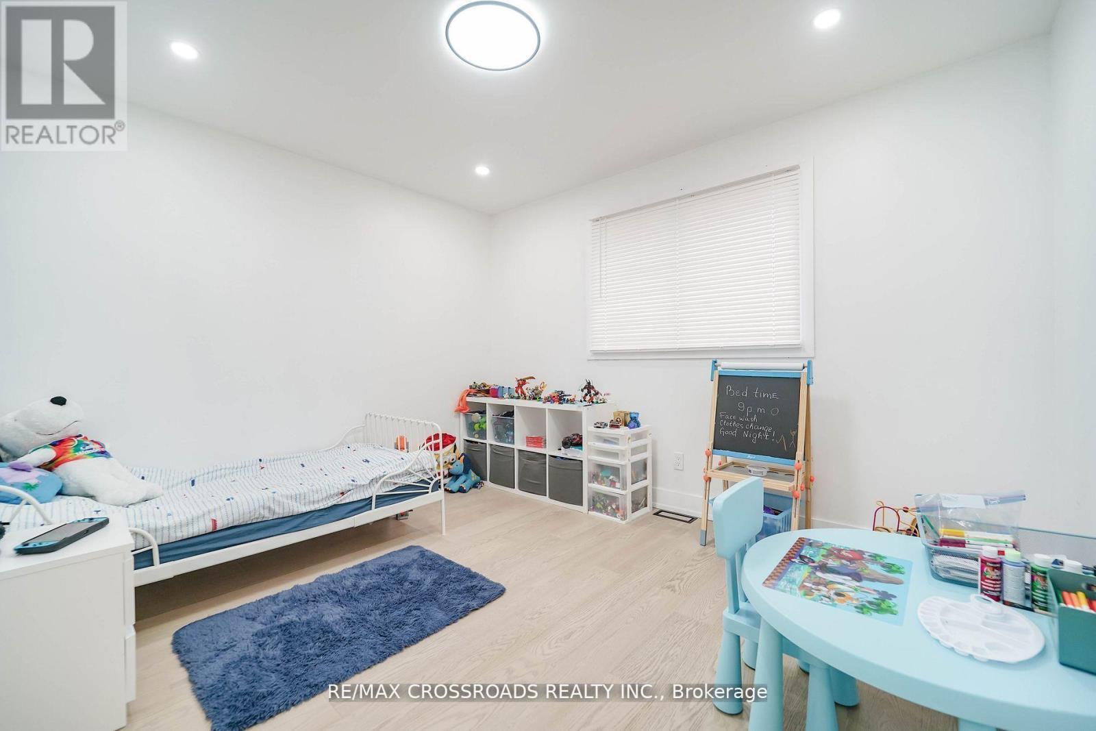 2nd bedroom - 7118 Yonge Street, Innisfil, ON - Indoor Photo Showing Other Room