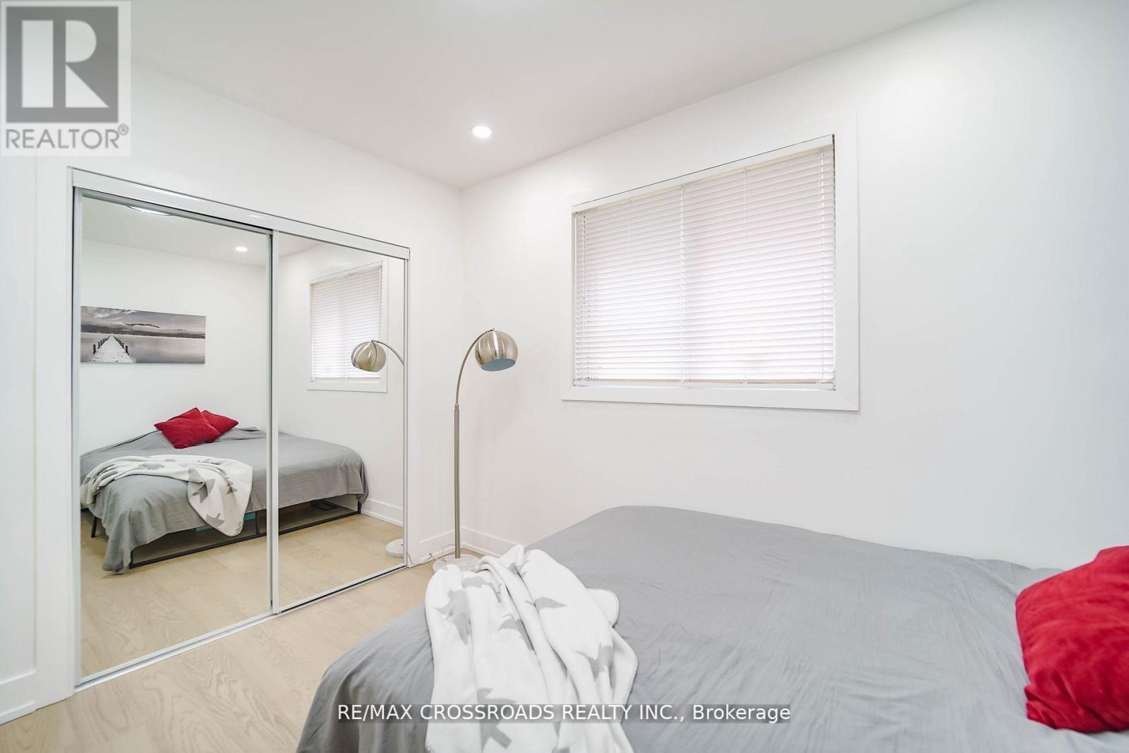 3rd bedroom - 7118 Yonge Street, Innisfil, ON - Indoor Photo Showing Bedroom