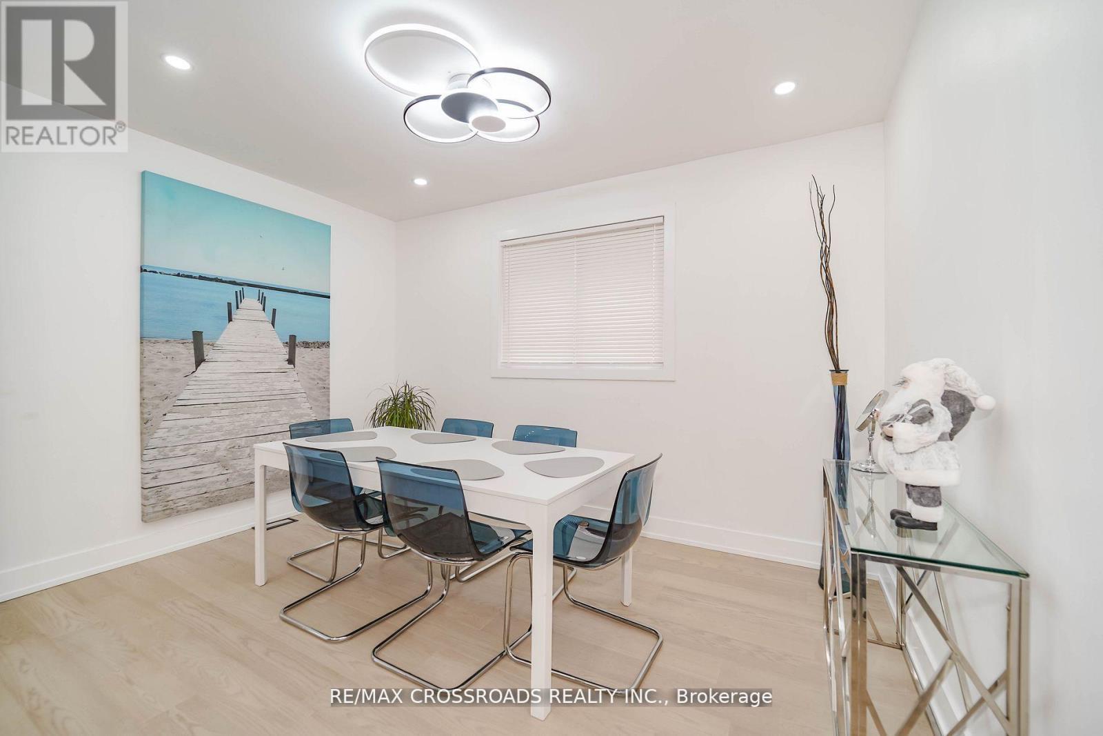 7118 Yonge Street, Innisfil, ON - Indoor Photo Showing Dining Room