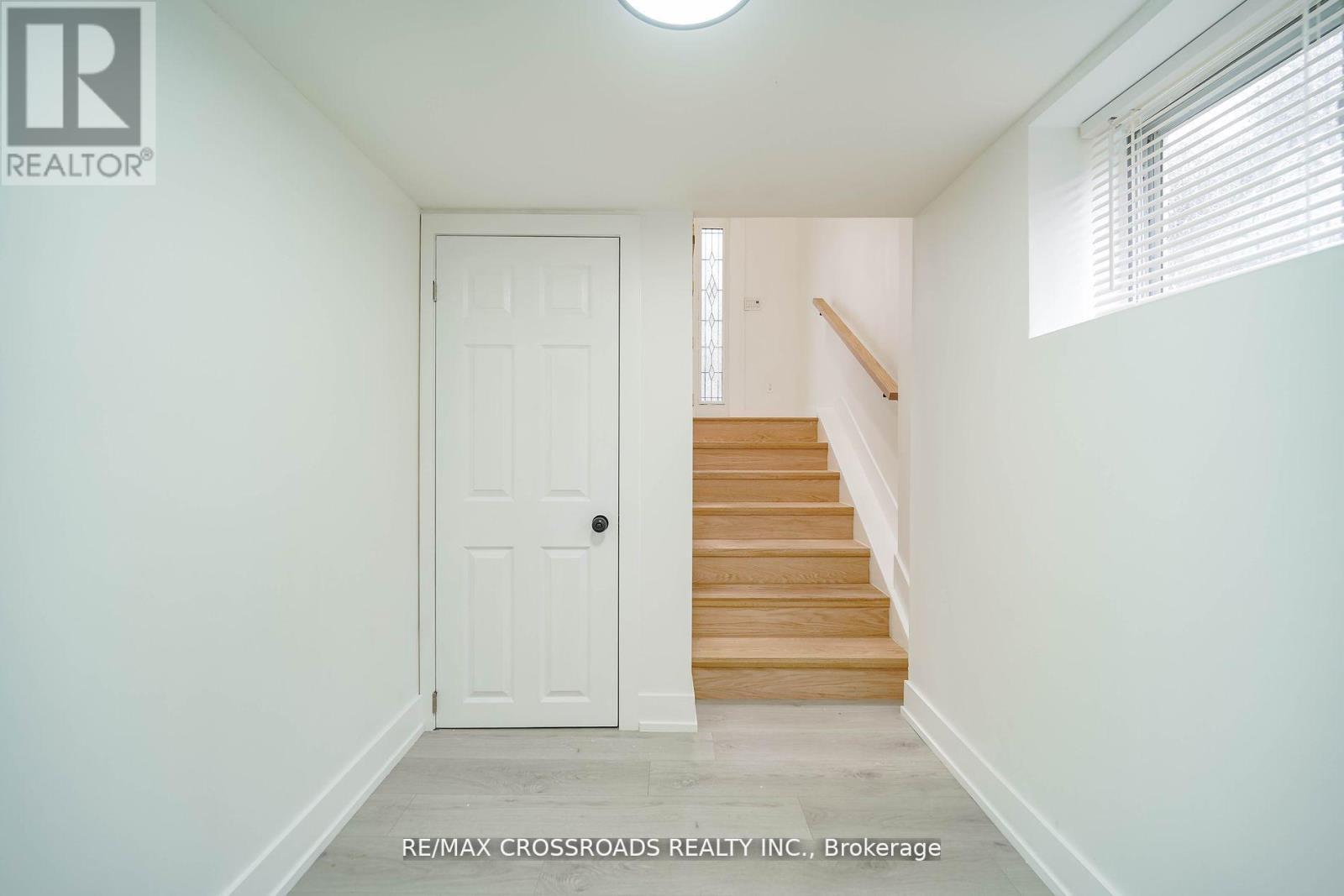 7118 Yonge Street, Innisfil, ON - Indoor Photo Showing Other Room