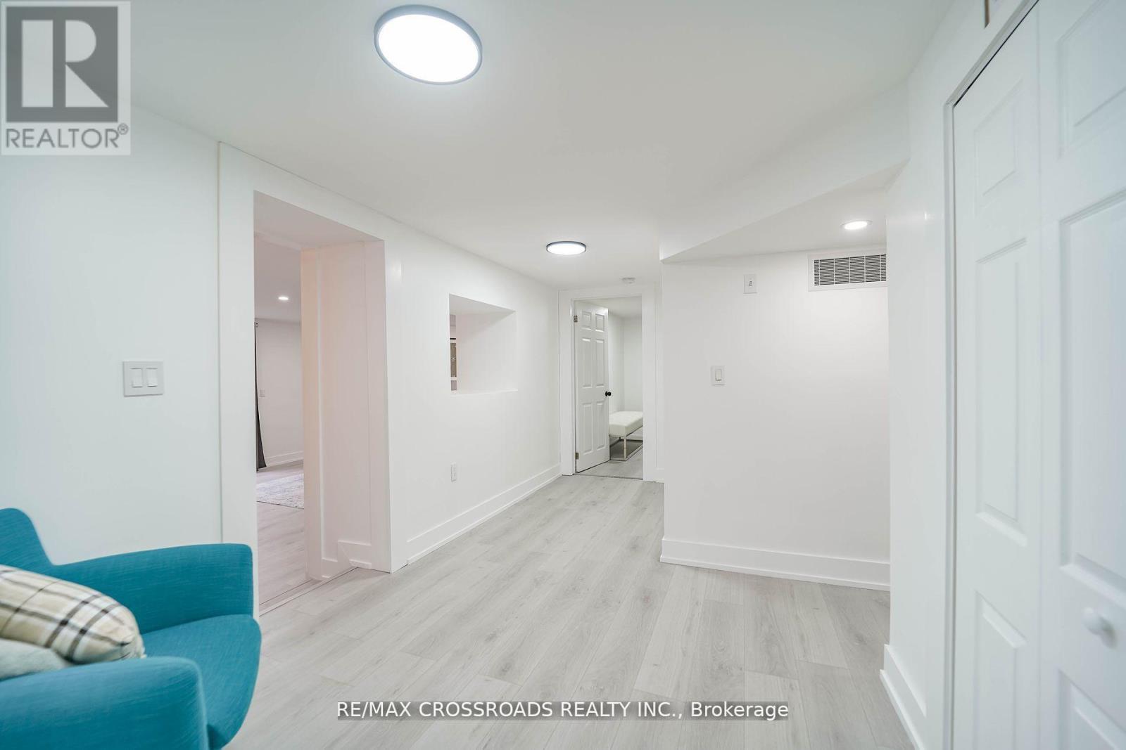 7118 Yonge Street, Innisfil, ON - Indoor Photo Showing Other Room