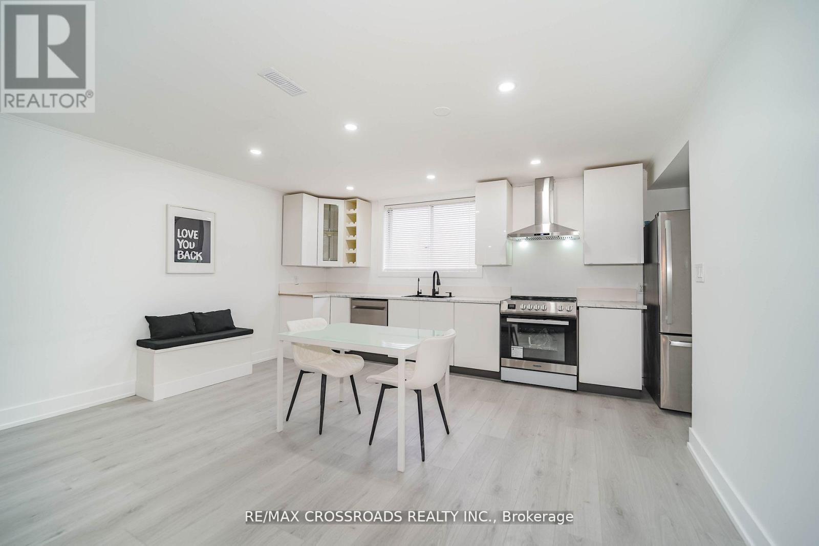 7118 Yonge Street, Innisfil, ON - Indoor