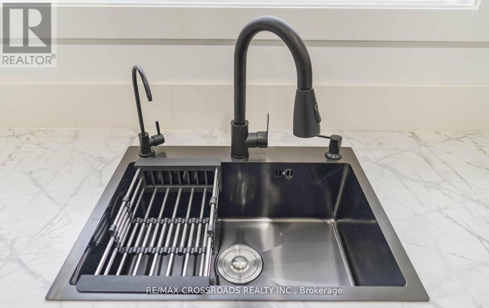 7118 Yonge Street, Innisfil, ON - Indoor