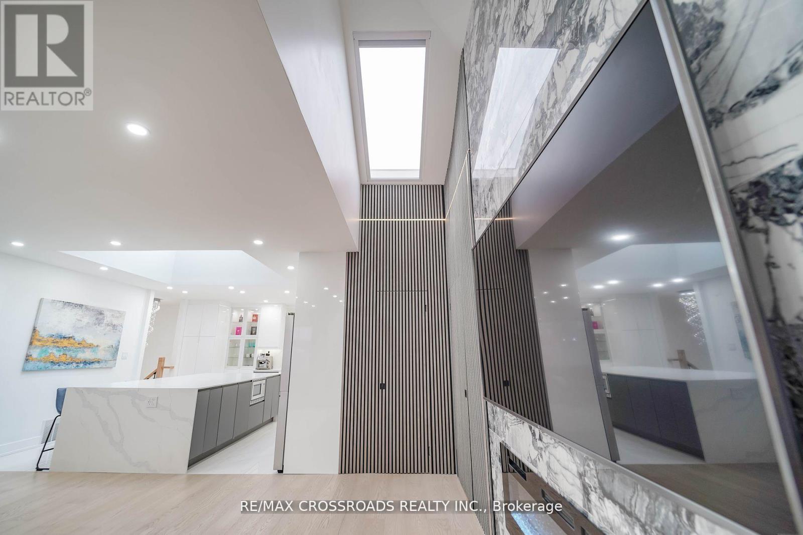 7118 Yonge Street, Innisfil, ON - Indoor