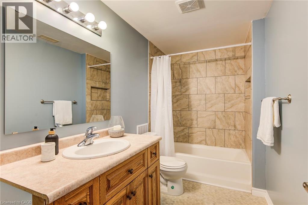 36 Washburn Drive, Guelph, ON - Indoor Photo Showing Bathroom