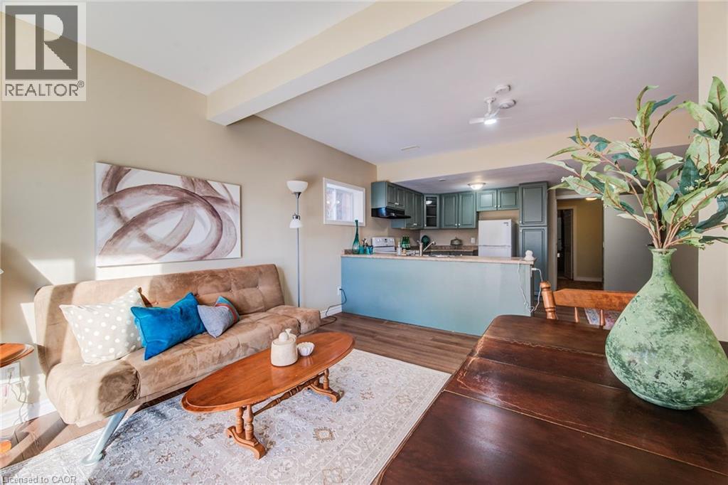 36 Washburn Drive, Guelph, ON - Indoor Photo Showing Living Room