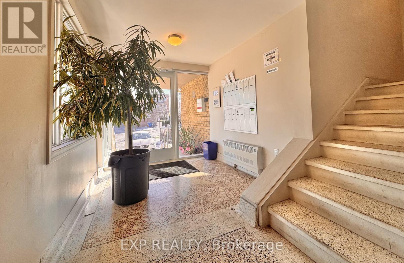 204 - 5 Paisley Boulevard E, Mississauga, ON