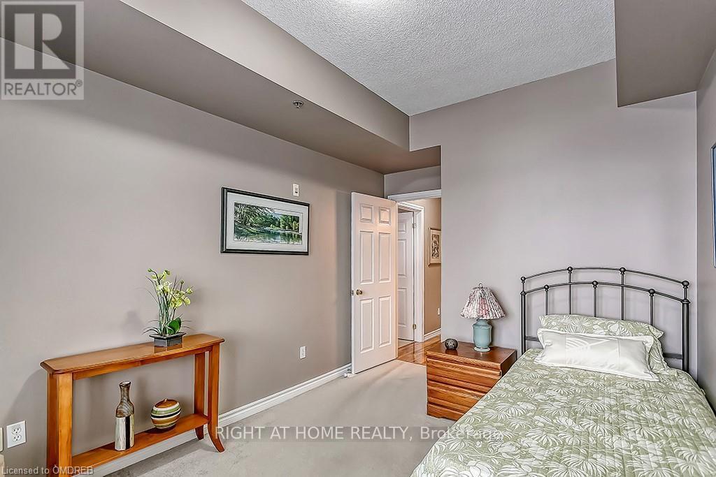 305 - 391 Plains Road E, Burlington, ON - Indoor Photo Showing Bedroom
