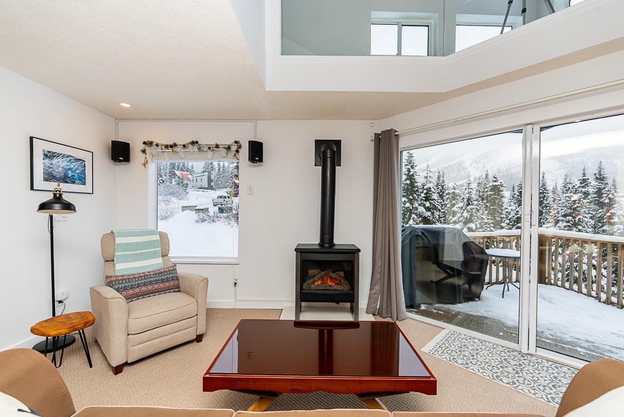 20806 Sakwi Creek Road, Mission, BC - Indoor Photo Showing Other Room With Fireplace