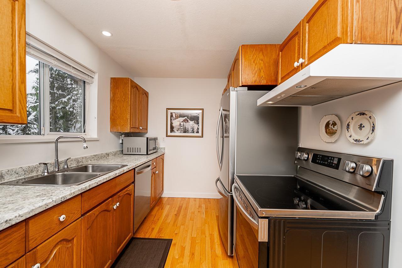 20806 Sakwi Creek Road, Mission, BC - Indoor Photo Showing Kitchen With Double Sink
