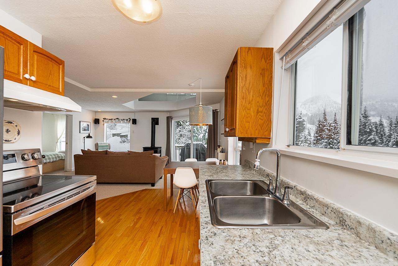 20806 Sakwi Creek Road, Mission, BC - Indoor Photo Showing Kitchen With Double Sink