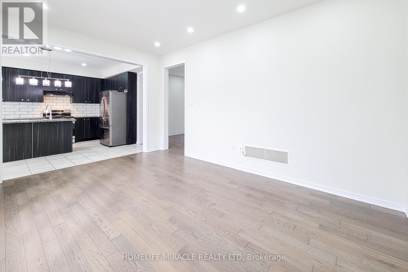 63 Magdalena Street, Hamilton, ON - Indoor Photo Showing Kitchen