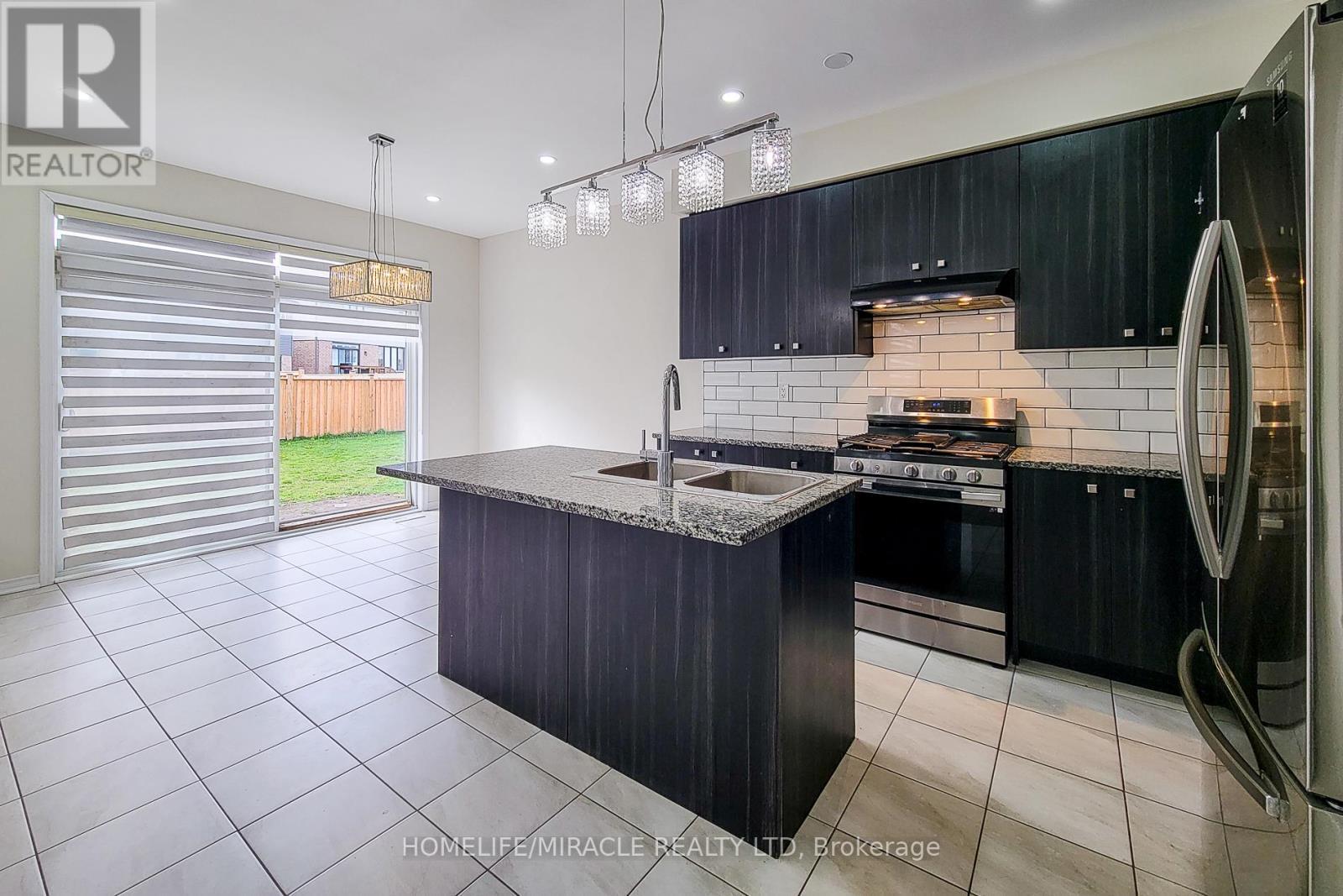 63 Magdalena Street, Hamilton, ON - Indoor Photo Showing Kitchen With Double Sink With Upgraded Kitchen
