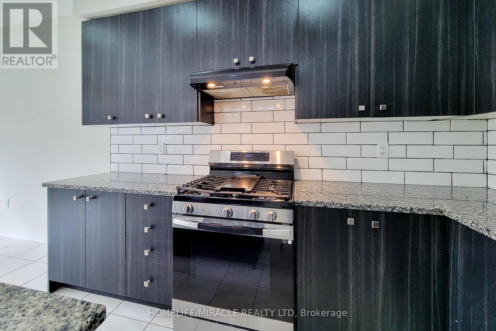 63 Magdalena Street, Hamilton, ON - Indoor Photo Showing Kitchen