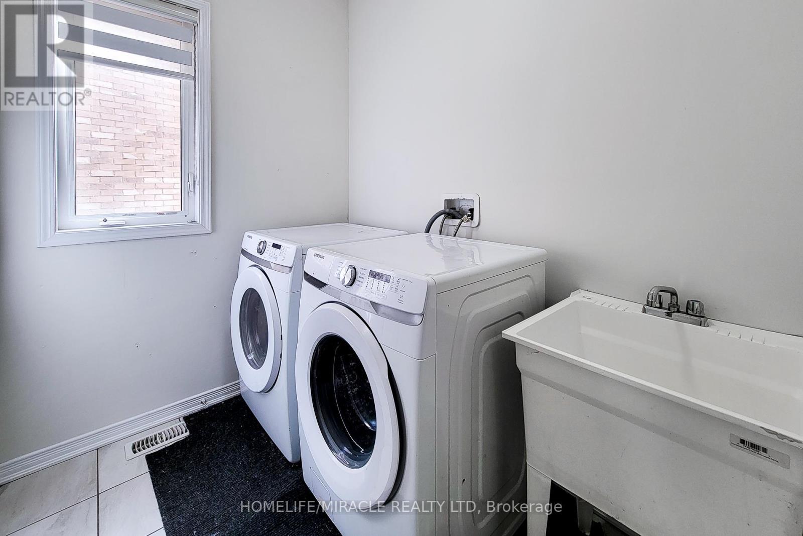63 Magdalena Street, Hamilton, ON - Indoor Photo Showing Laundry Room