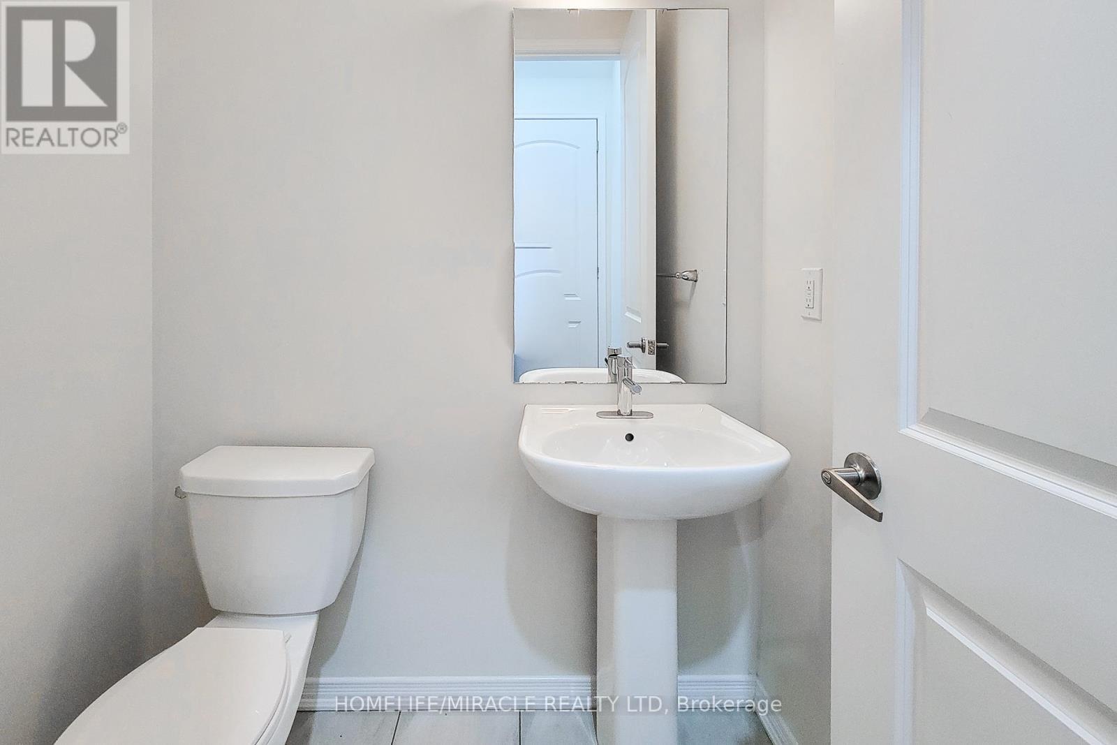 63 Magdalena Street, Hamilton, ON - Indoor Photo Showing Bathroom