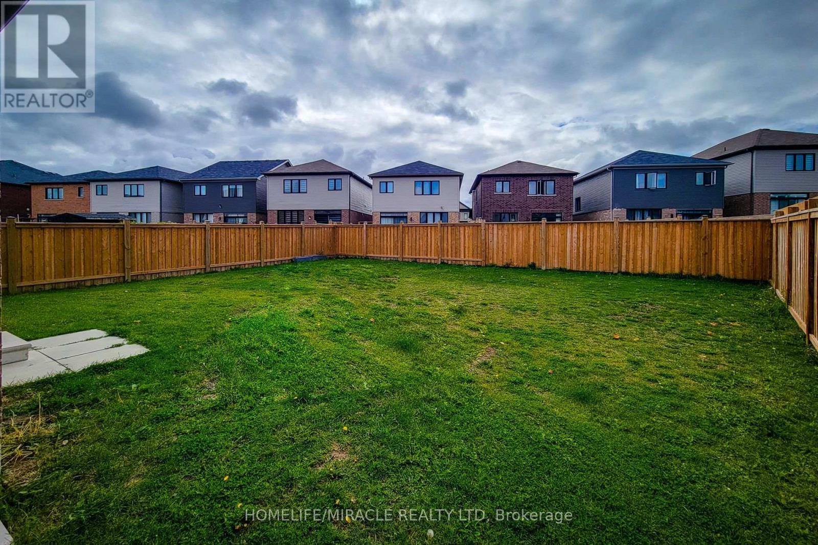 63 Magdalena Street, Hamilton, ON - Outdoor With Backyard