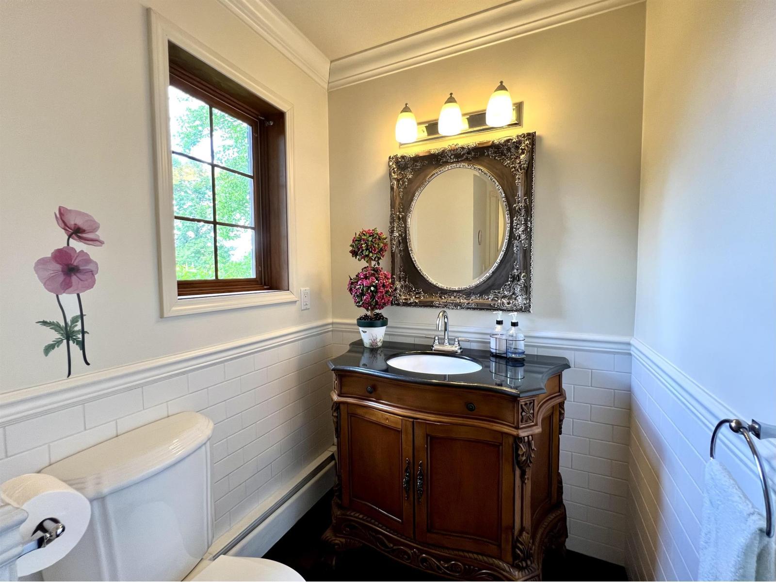17302 29 Avenue, Surrey, BC - Indoor Photo Showing Bathroom