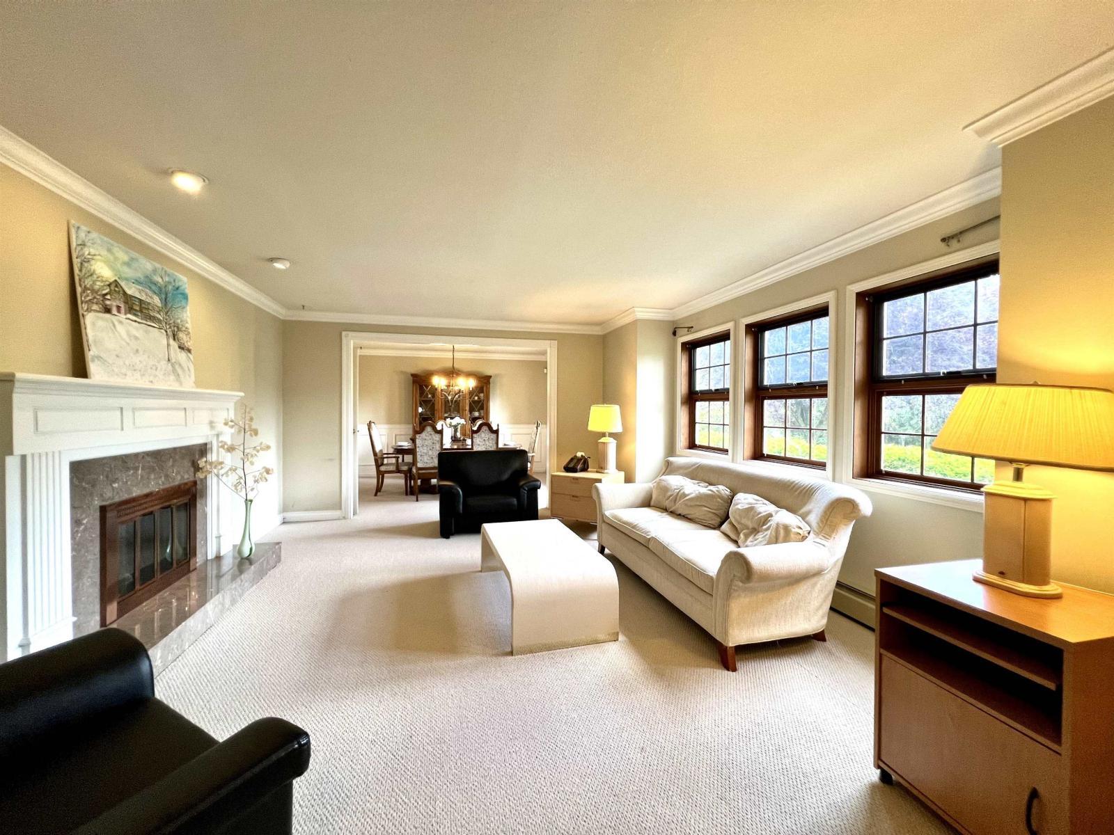 17302 29 Avenue, Surrey, BC - Indoor Photo Showing Living Room With Fireplace