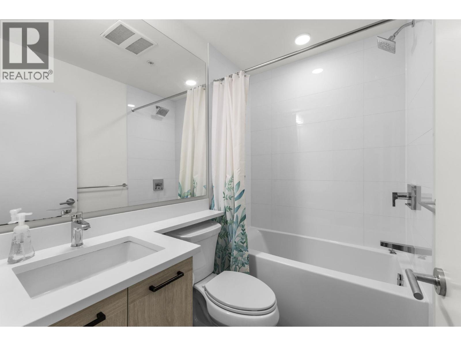 510 7579 16Th Street, Burnaby, BC - Indoor Photo Showing Bathroom