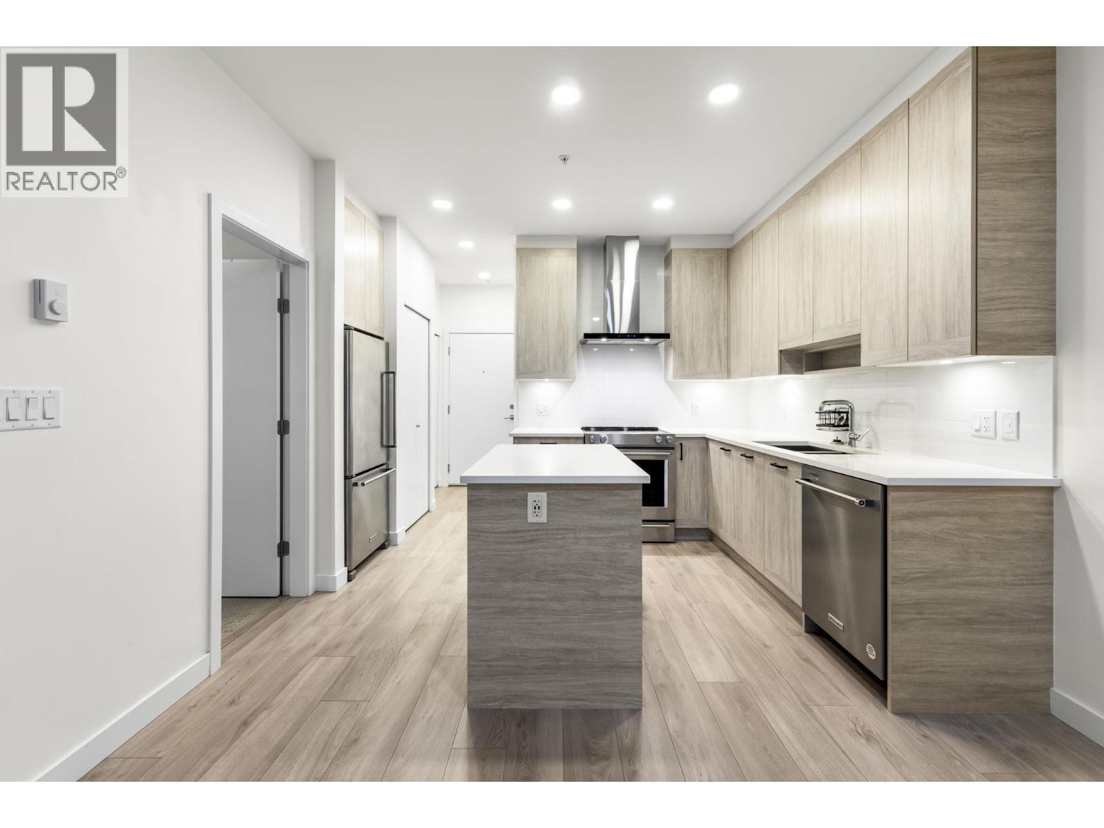 510 7579 16Th Street, Burnaby, BC - Indoor Photo Showing Kitchen With Double Sink With Upgraded Kitchen