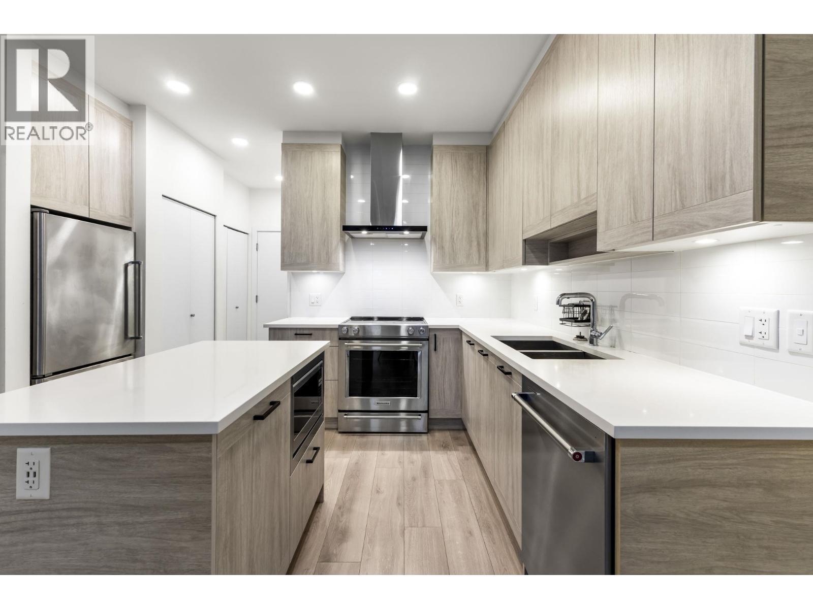 510 7579 16Th Street, Burnaby, BC - Indoor Photo Showing Kitchen With Double Sink With Upgraded Kitchen