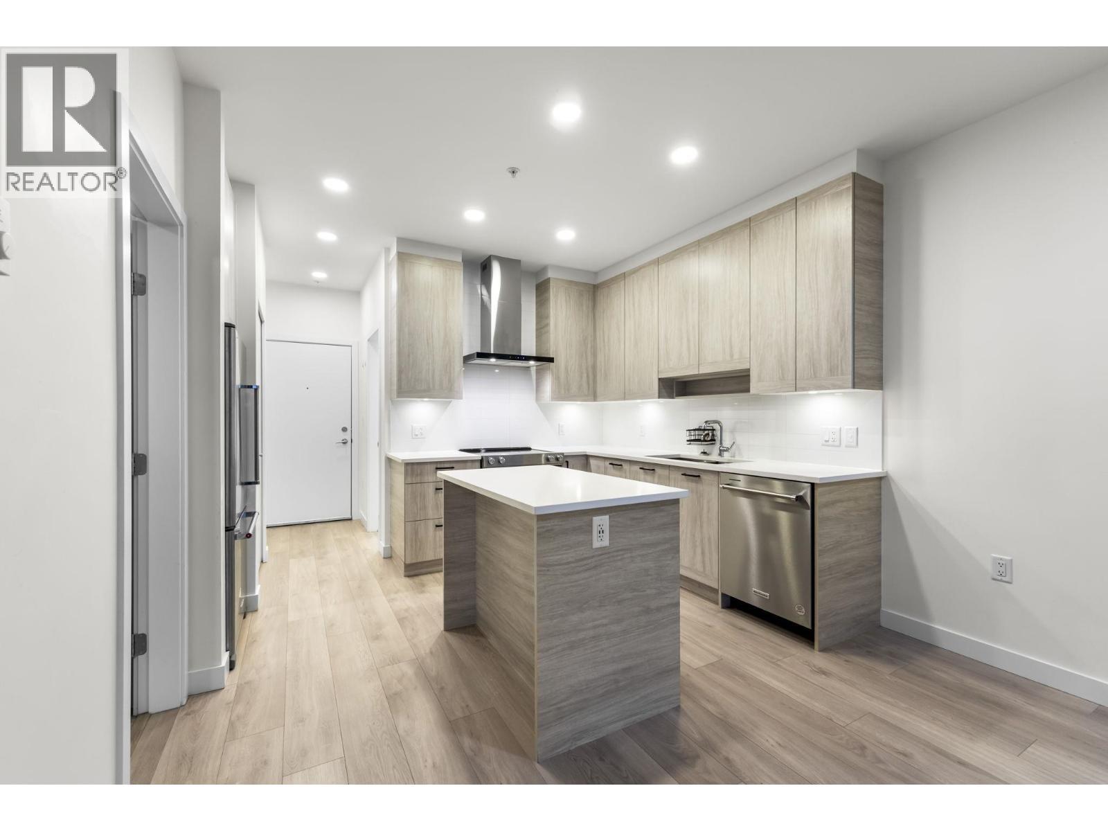 510 7579 16Th Street, Burnaby, BC - Indoor Photo Showing Kitchen With Upgraded Kitchen