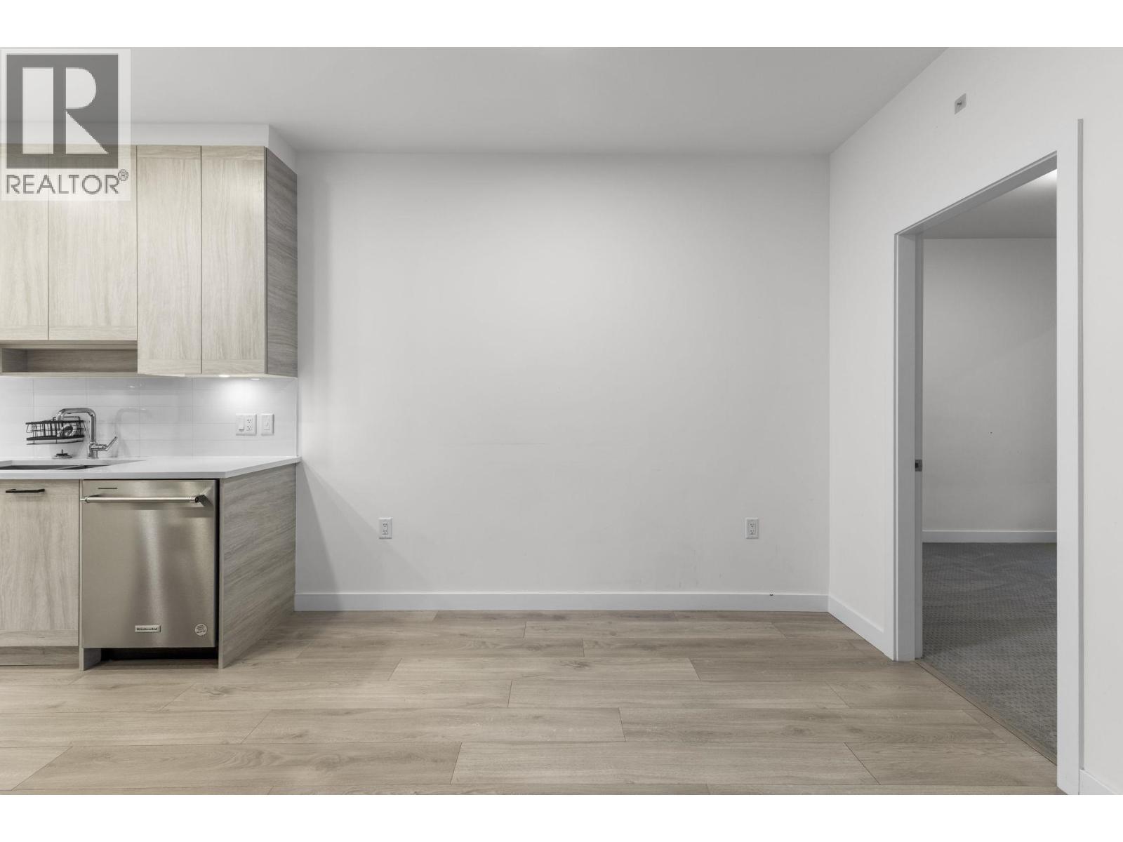 510 7579 16Th Street, Burnaby, BC - Indoor Photo Showing Kitchen