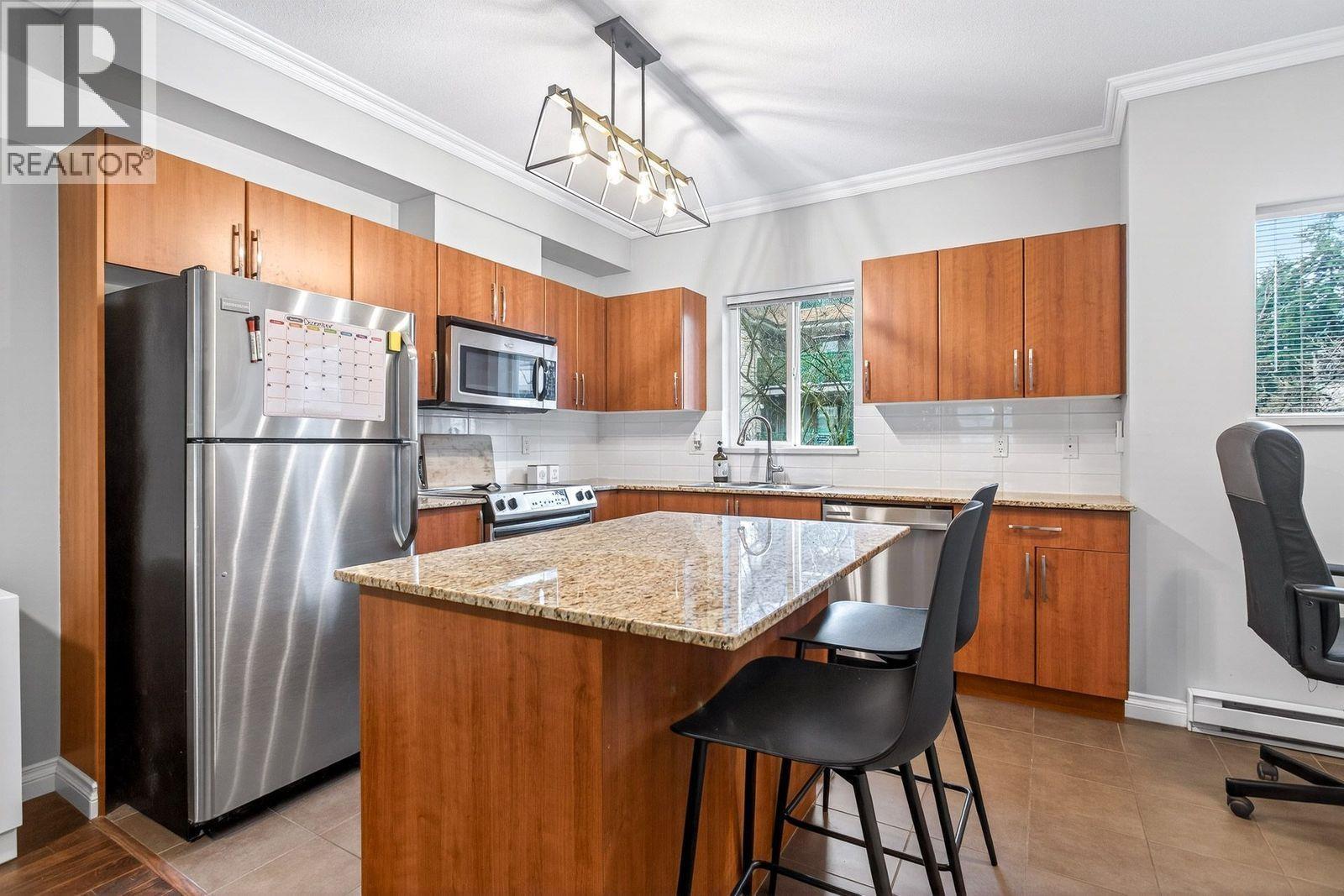 611 1661 Fraser Avenue, Port Coquitlam, BC - Indoor Photo Showing Kitchen With Stainless Steel Kitchen