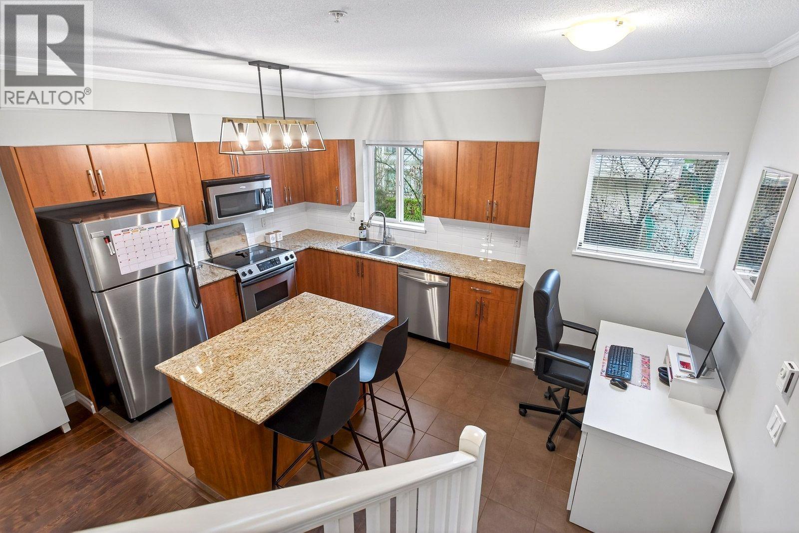 611 1661 Fraser Avenue, Port Coquitlam, BC - Indoor Photo Showing Kitchen With Stainless Steel Kitchen With Double Sink