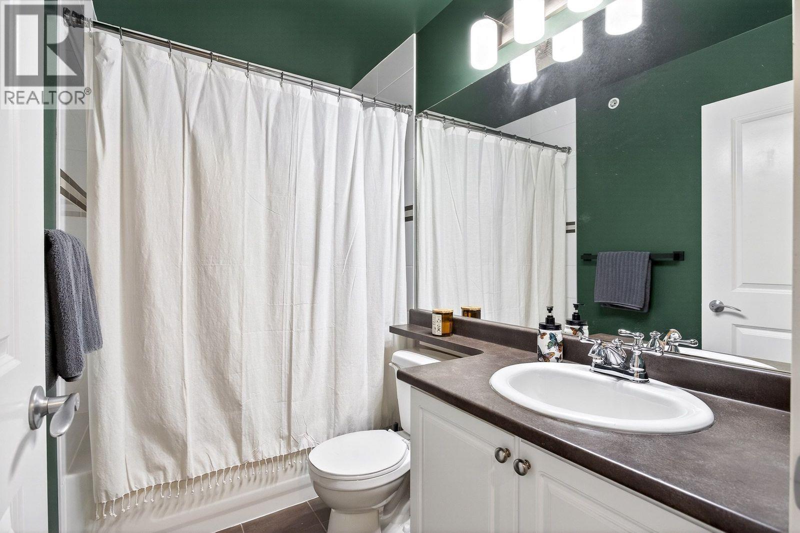 611 1661 Fraser Avenue, Port Coquitlam, BC - Indoor Photo Showing Bathroom