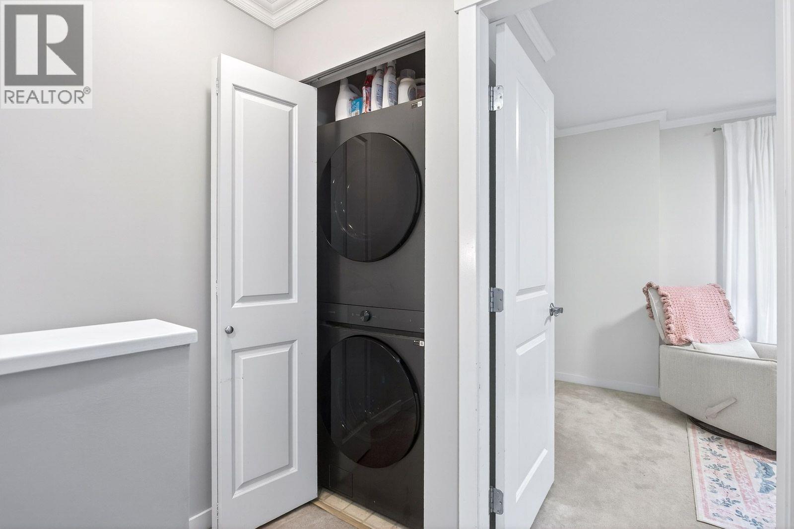 611 1661 Fraser Avenue, Port Coquitlam, BC - Indoor Photo Showing Laundry Room