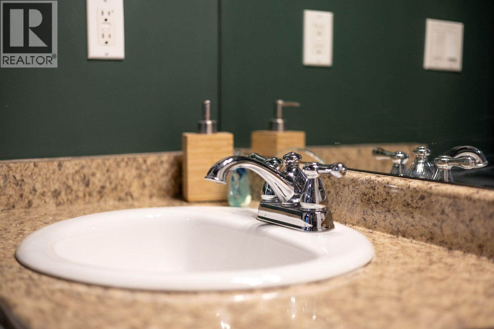 611 1661 Fraser Avenue, Port Coquitlam, BC - Indoor Photo Showing Bathroom