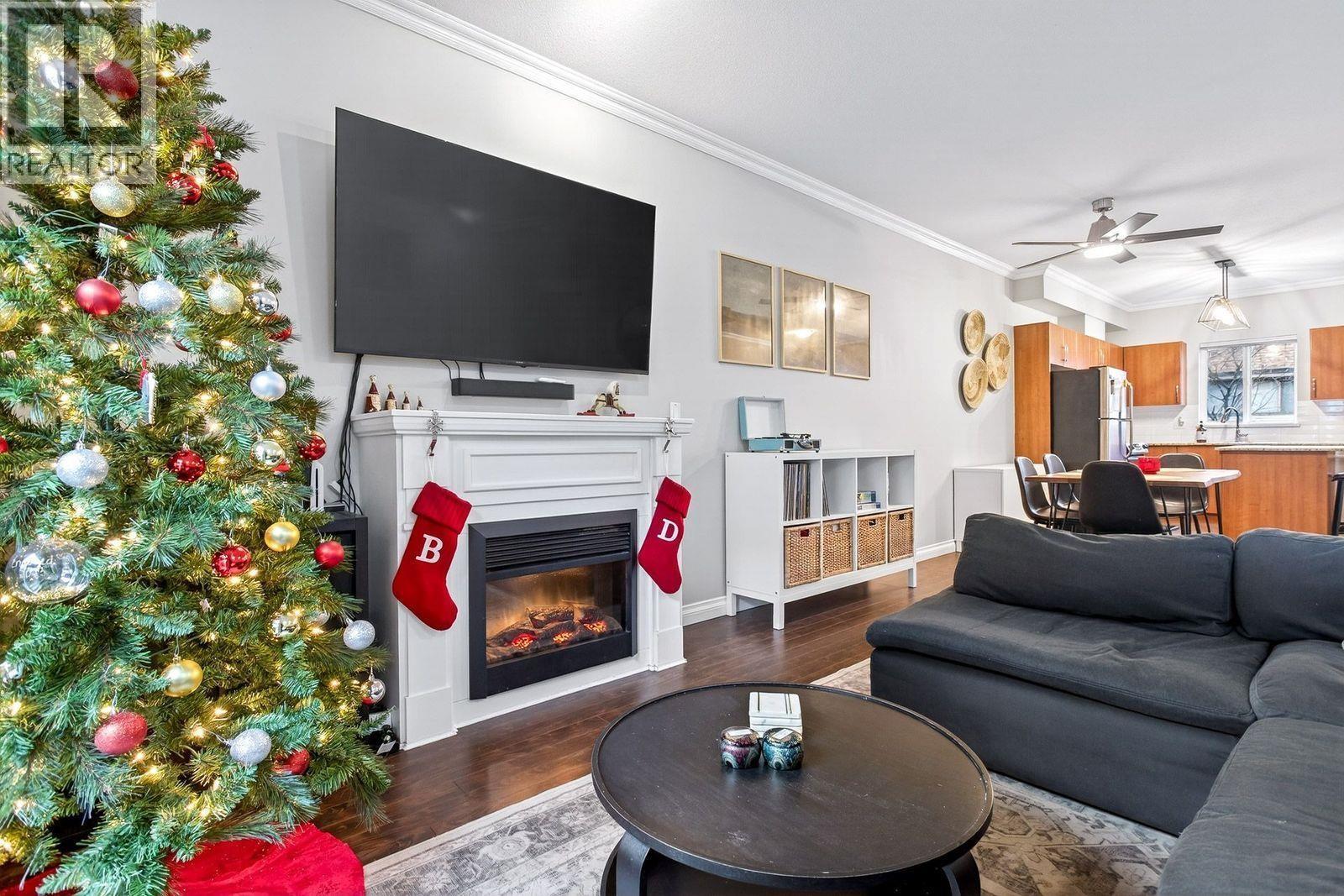 611 1661 Fraser Avenue, Port Coquitlam, BC - Indoor Photo Showing Living Room With Fireplace