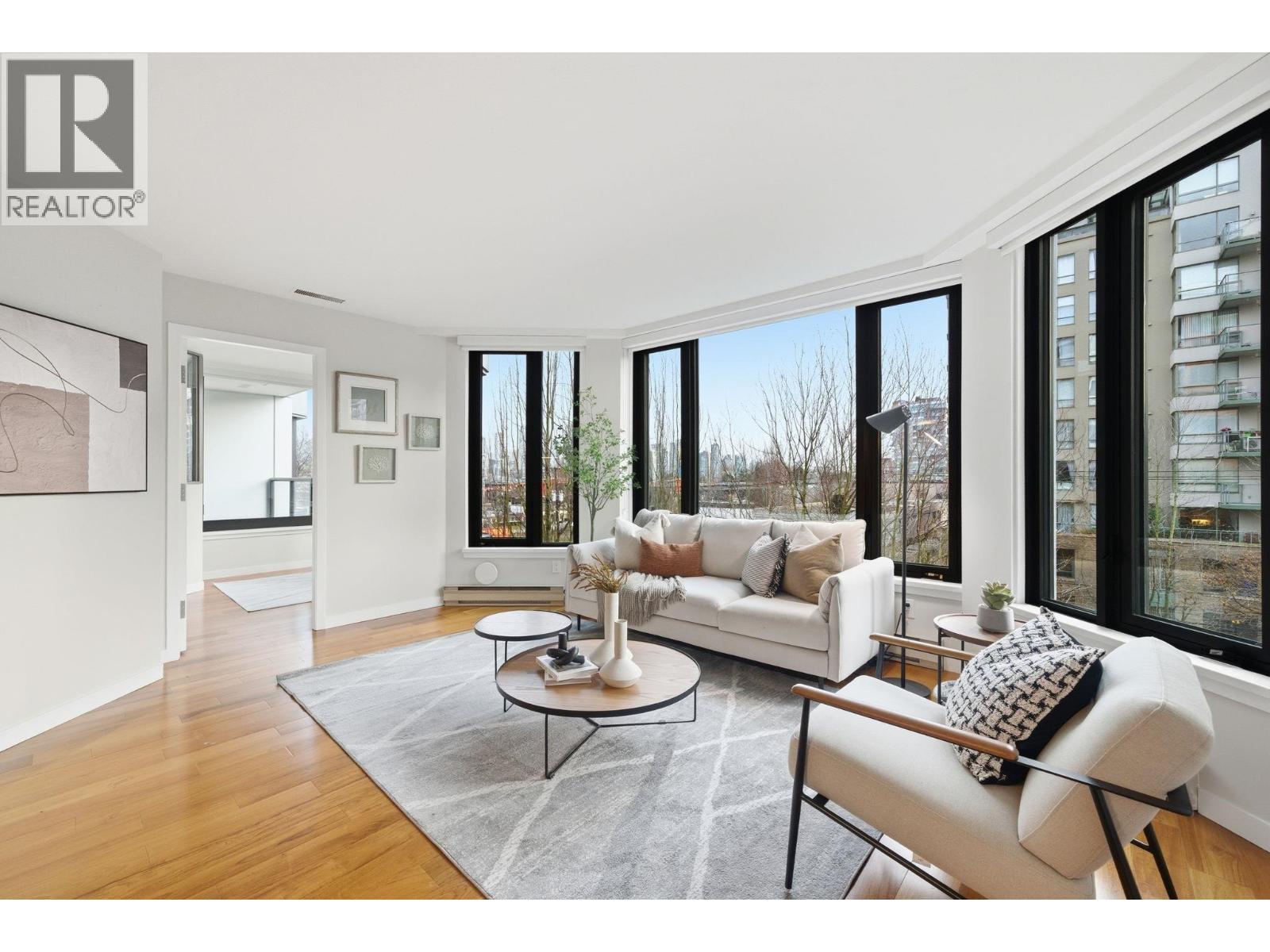 408 2201 Pine Street, Vancouver, BC - Indoor Photo Showing Living Room