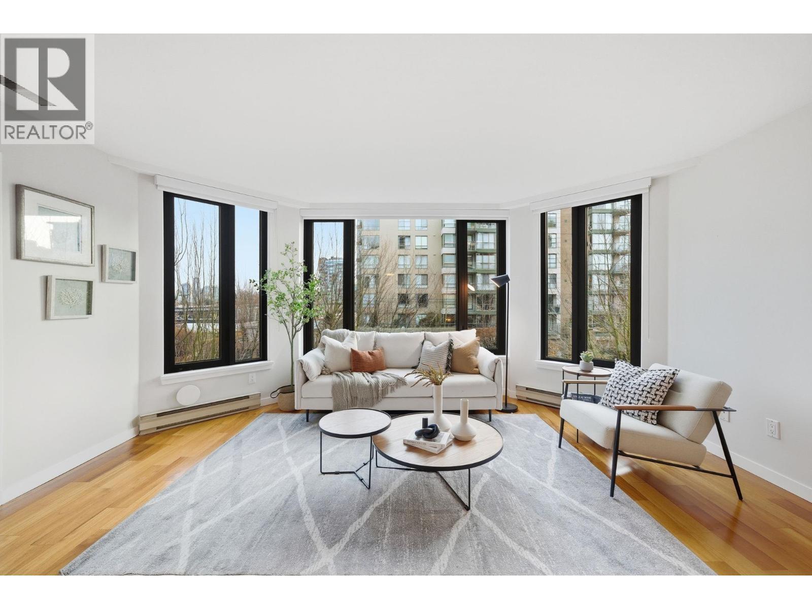 408 2201 Pine Street, Vancouver, BC - Indoor Photo Showing Living Room