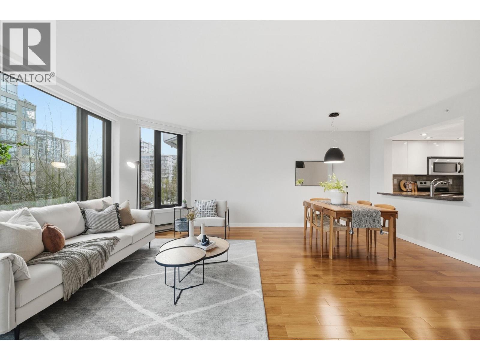 408 2201 Pine Street, Vancouver, BC - Indoor Photo Showing Living Room