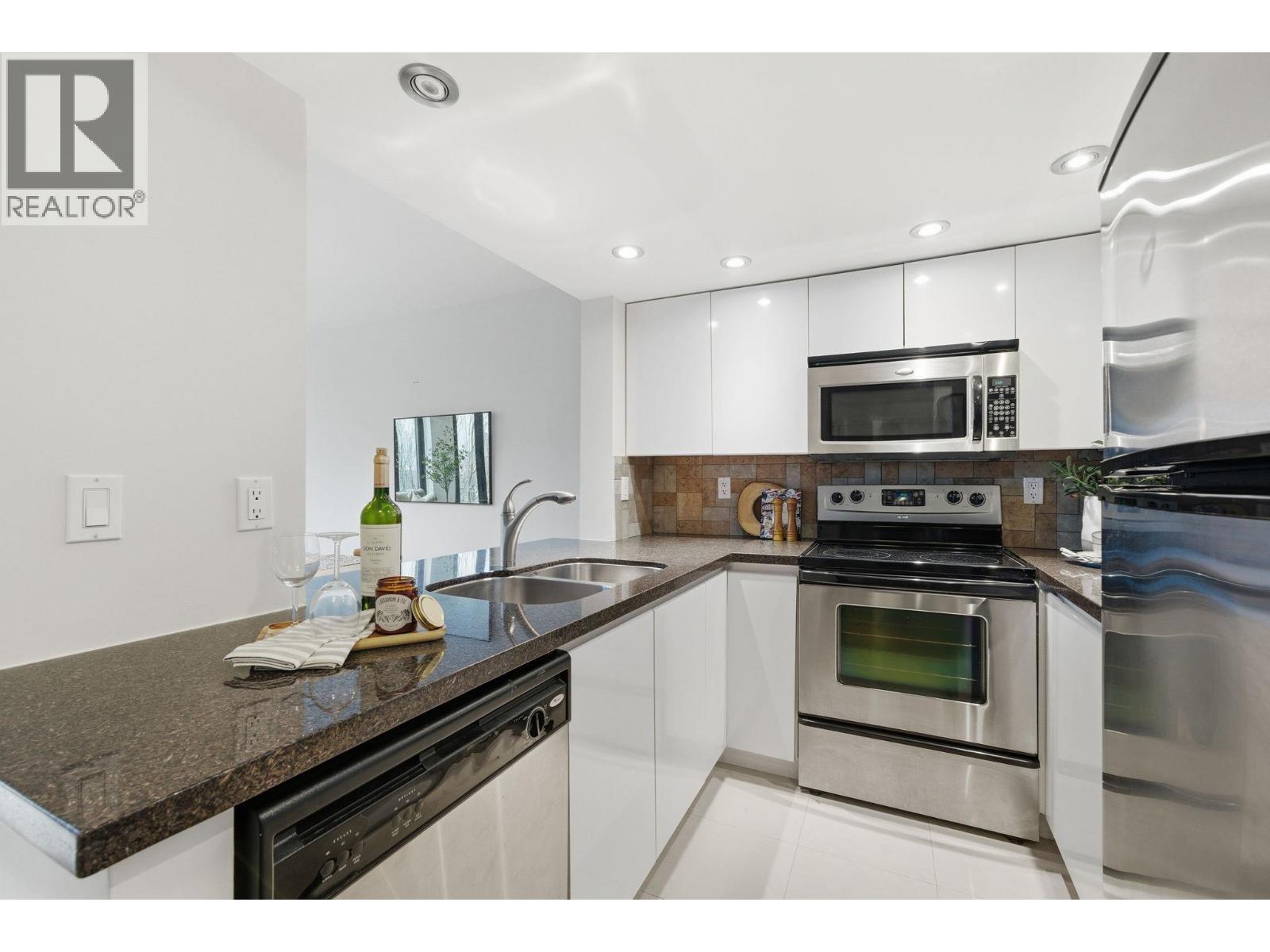 408 2201 Pine Street, Vancouver, BC - Indoor Photo Showing Kitchen With Double Sink
